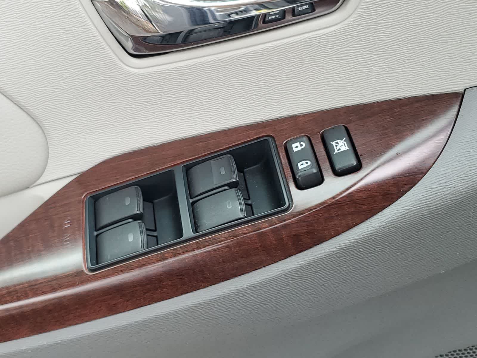 Thumbnail: 2013 Toyota Sienna - 16