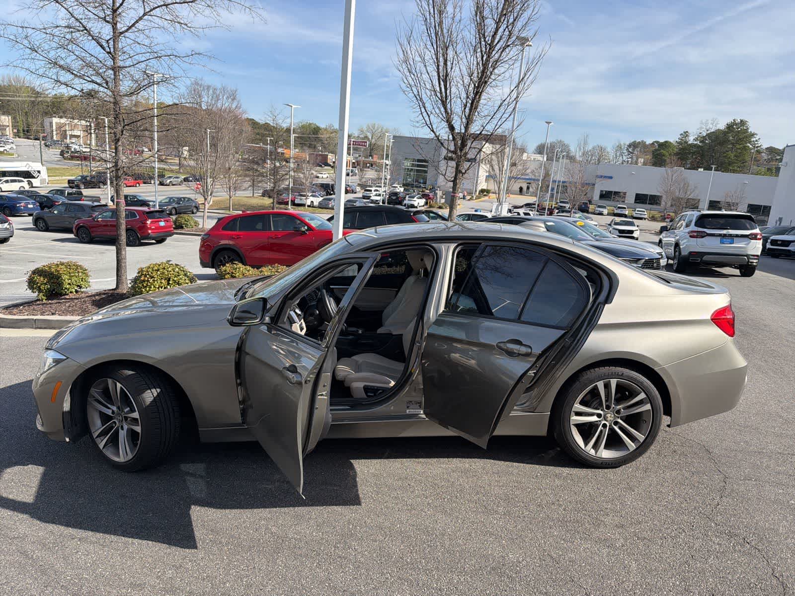 Thumbnail: 2016 BMW 3 Series - 17