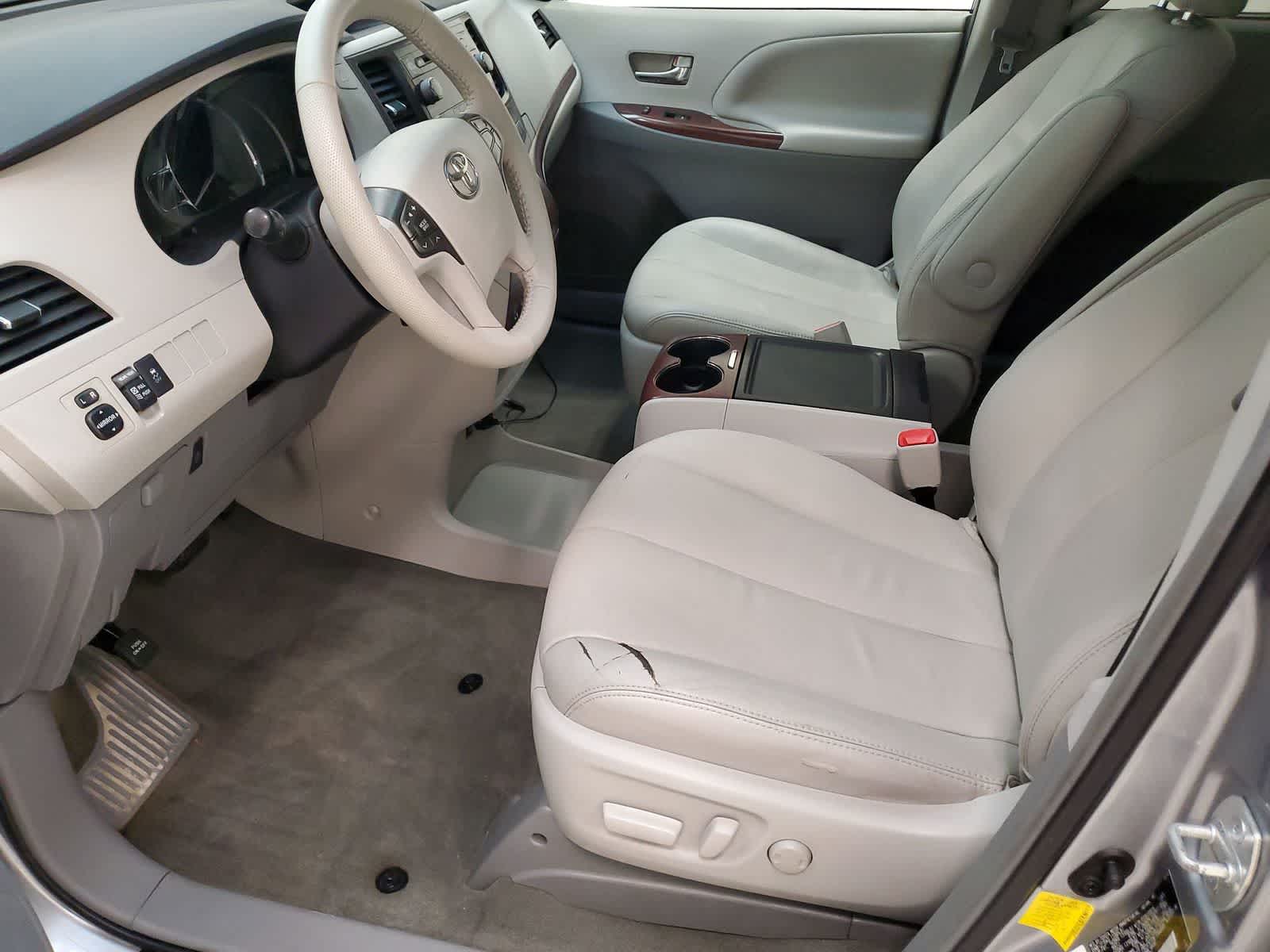 Thumbnail: 2013 Toyota Sienna - 17