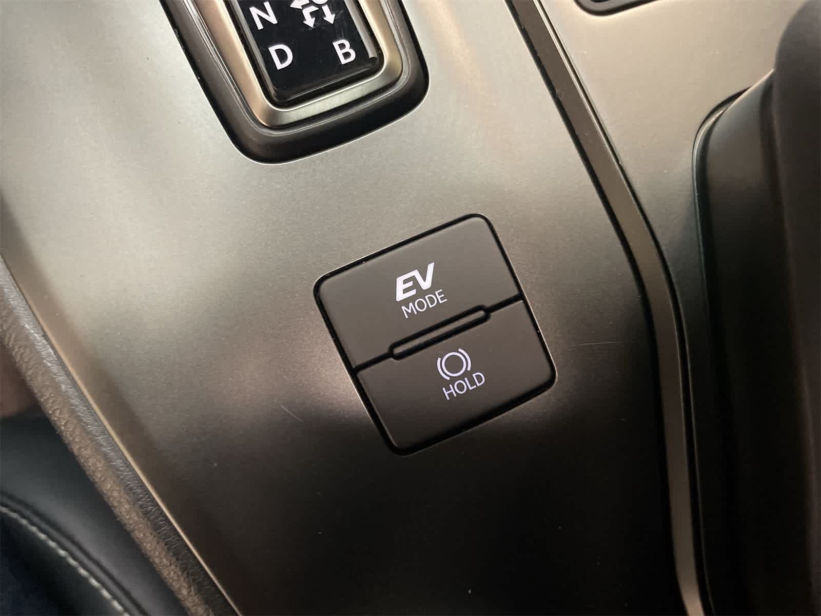 Thumbnail: 2025 Lexus UX - 31