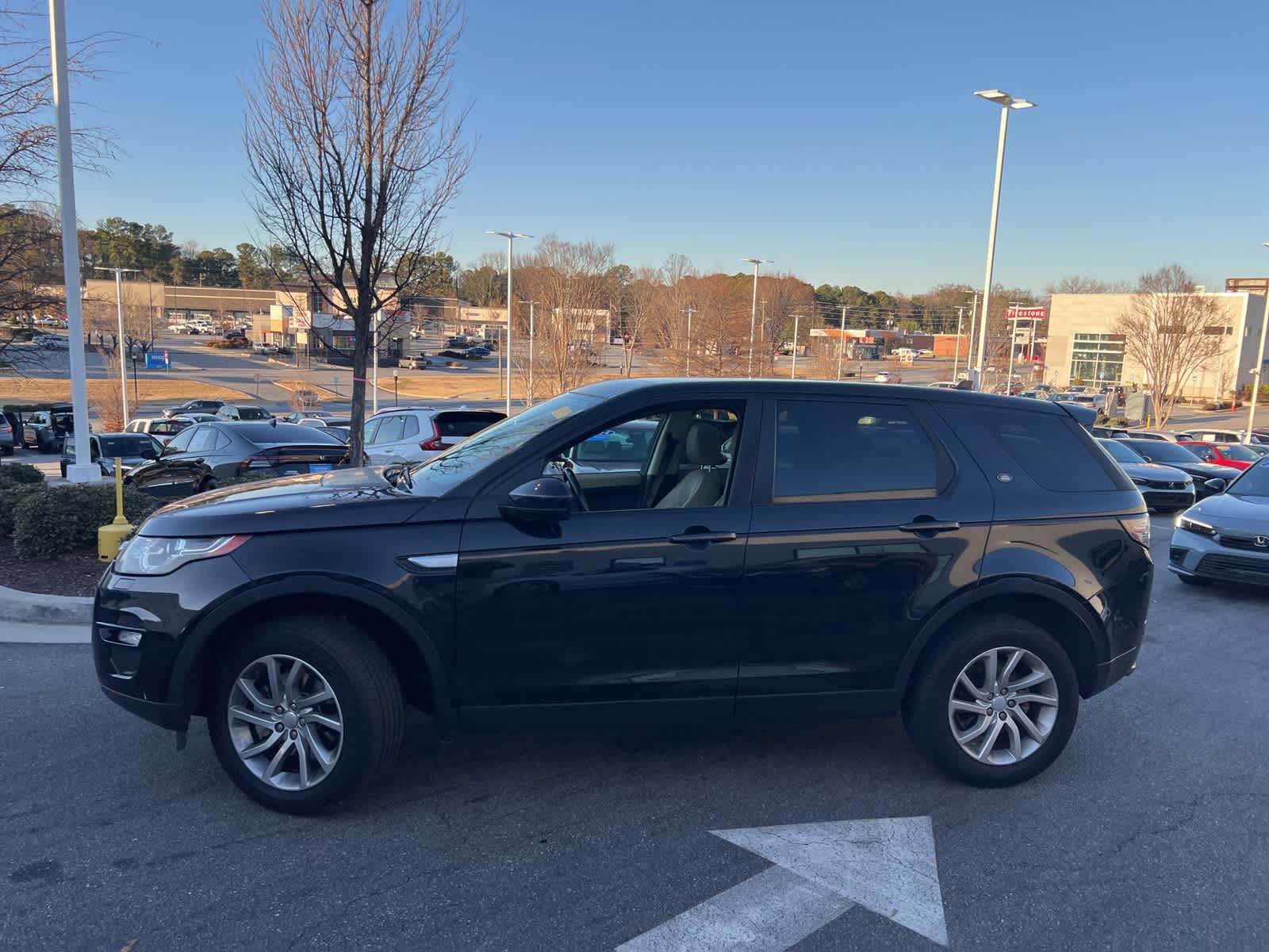 Thumbnail: 2016 Land Rover Discovery Sport - 6