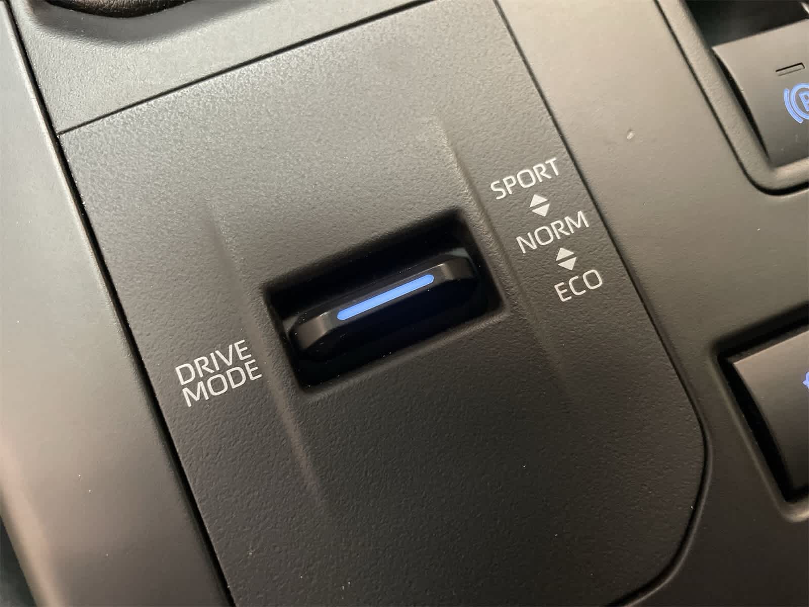 Thumbnail: 2022 Toyota Highlander - 28