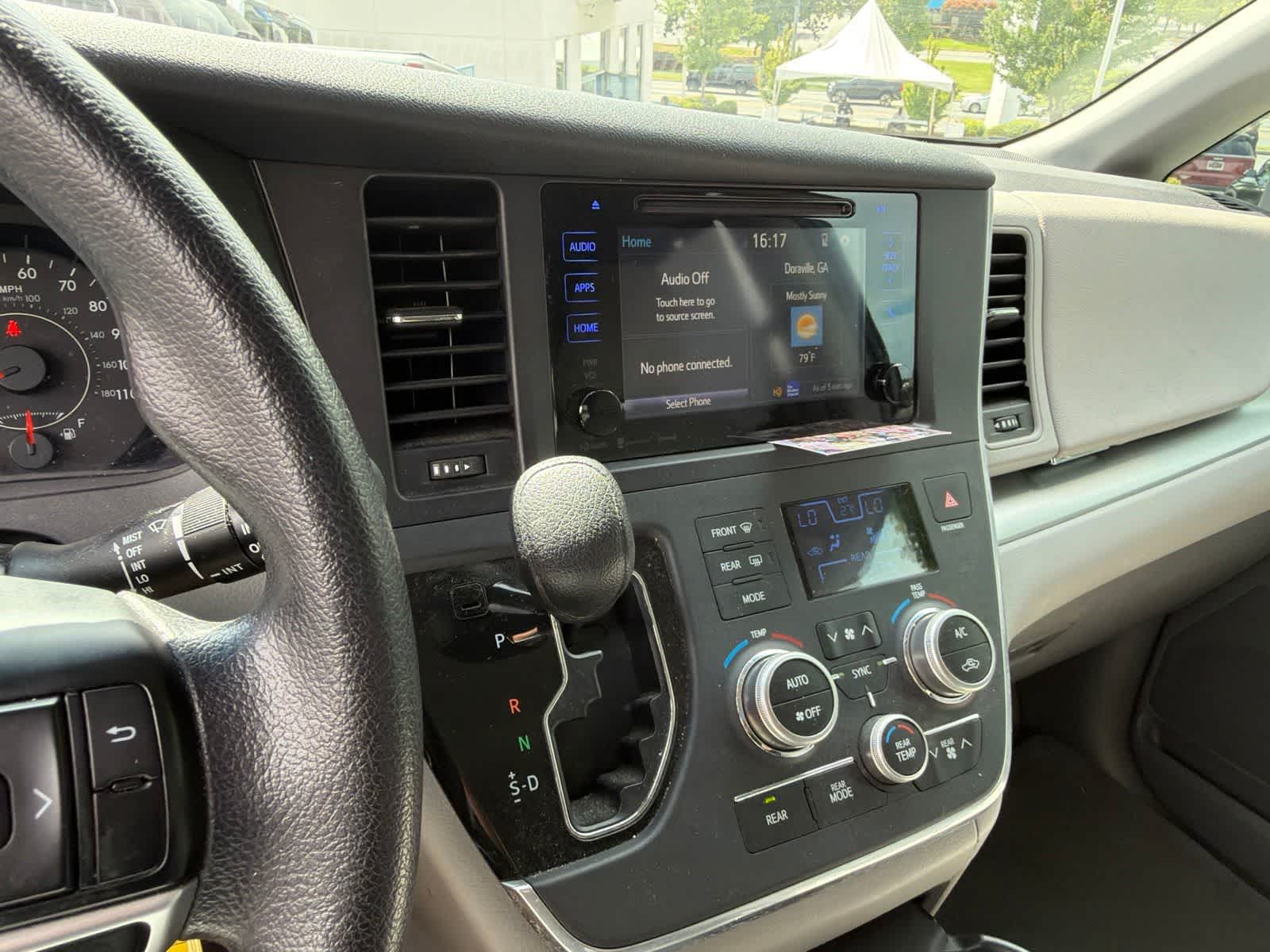 Thumbnail: 2016 Toyota Sienna - 22