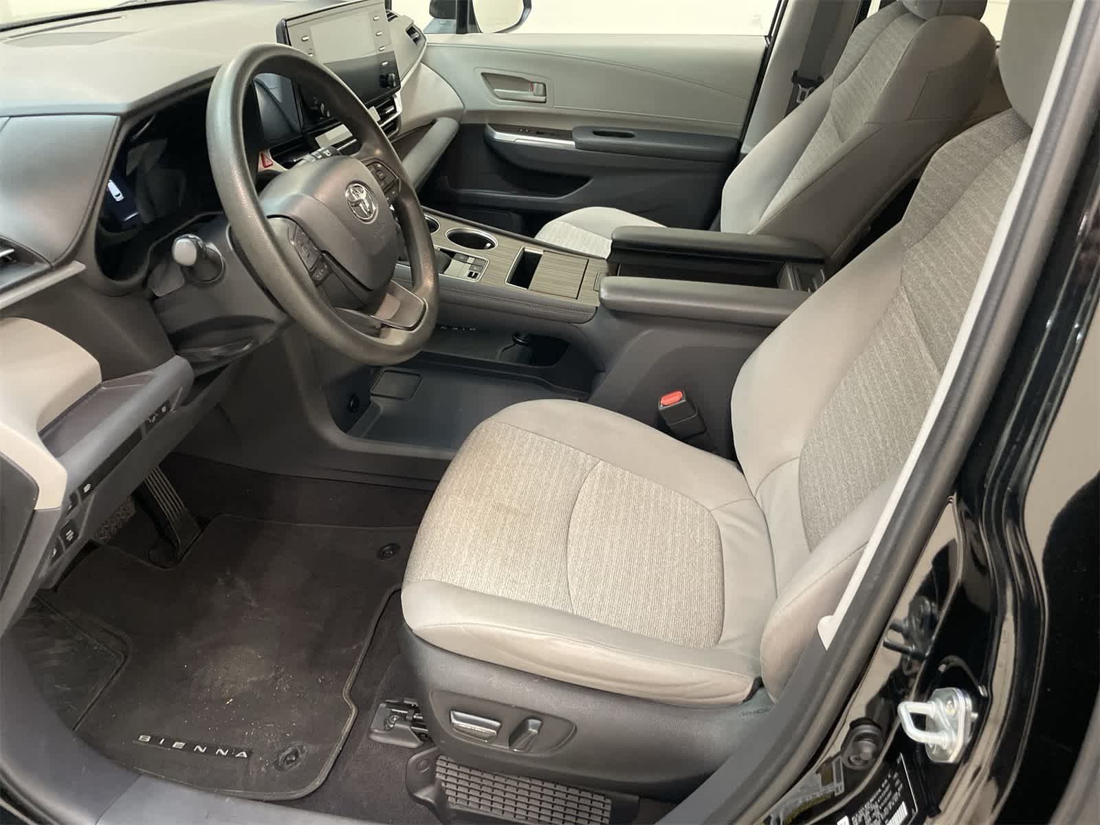 Thumbnail: 2023 Toyota Sienna - 16