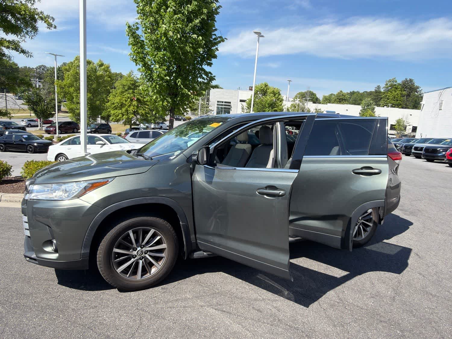 Thumbnail: 2019 Toyota Highlander - 15