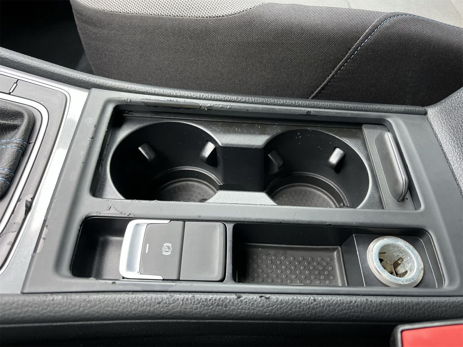 Thumbnail: 2016 Volkswagen e-Golf - 9
