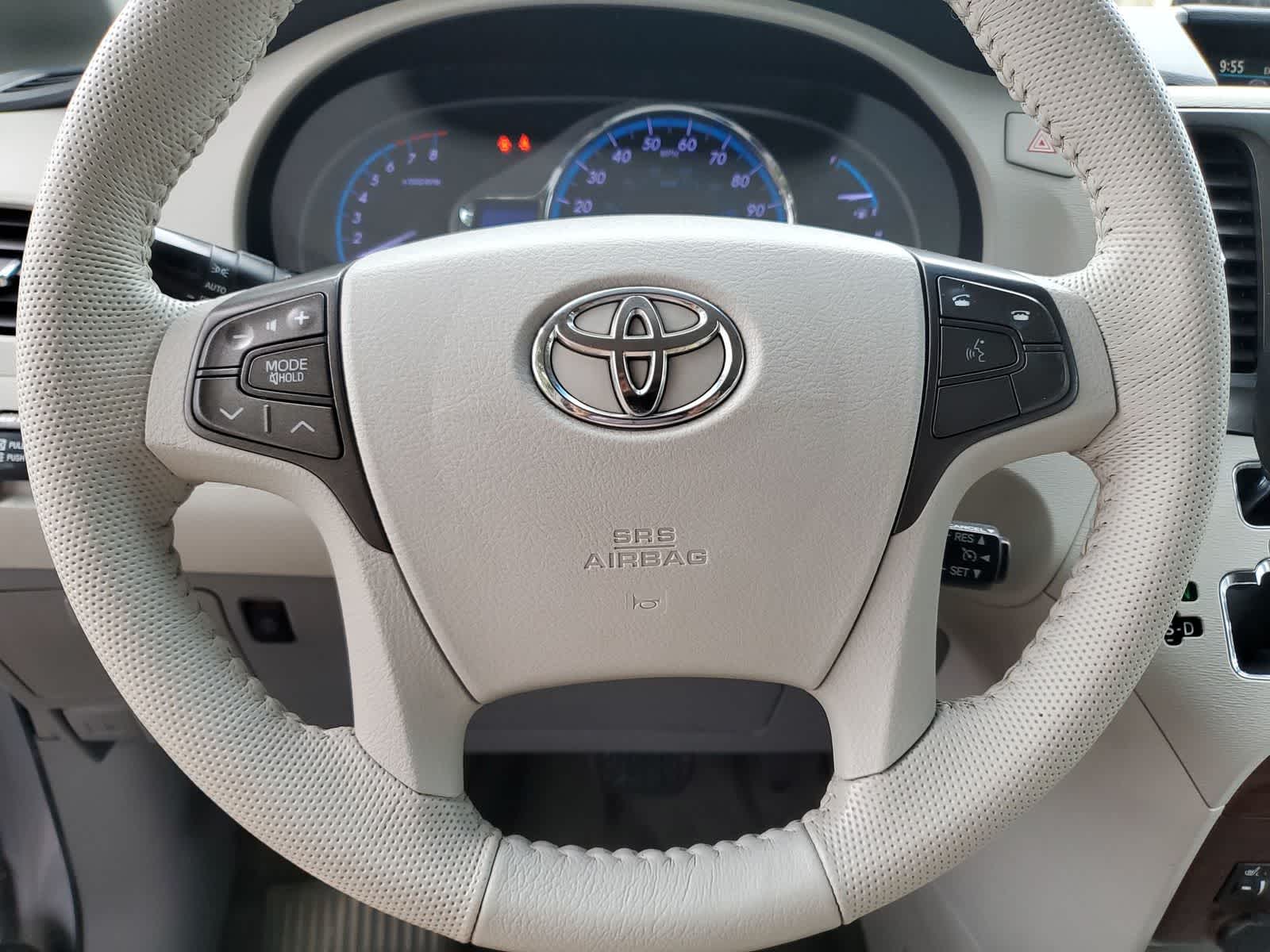 Thumbnail: 2013 Toyota Sienna - 10