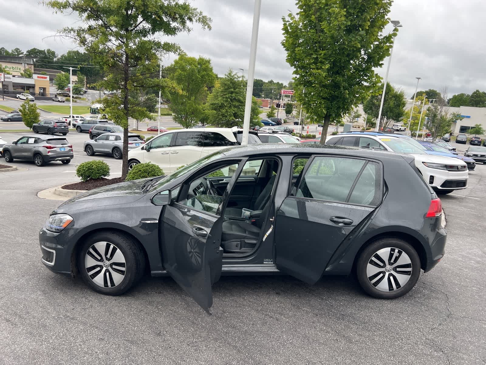 Thumbnail: 2015 Volkswagen e-Golf - 18