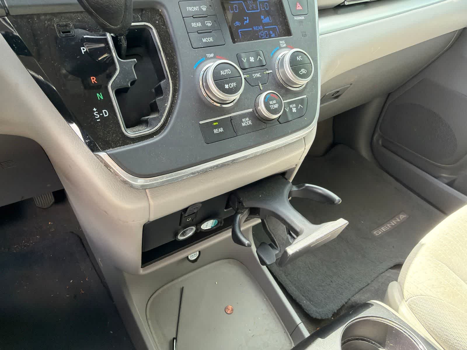 Thumbnail: 2016 Toyota Sienna - 23