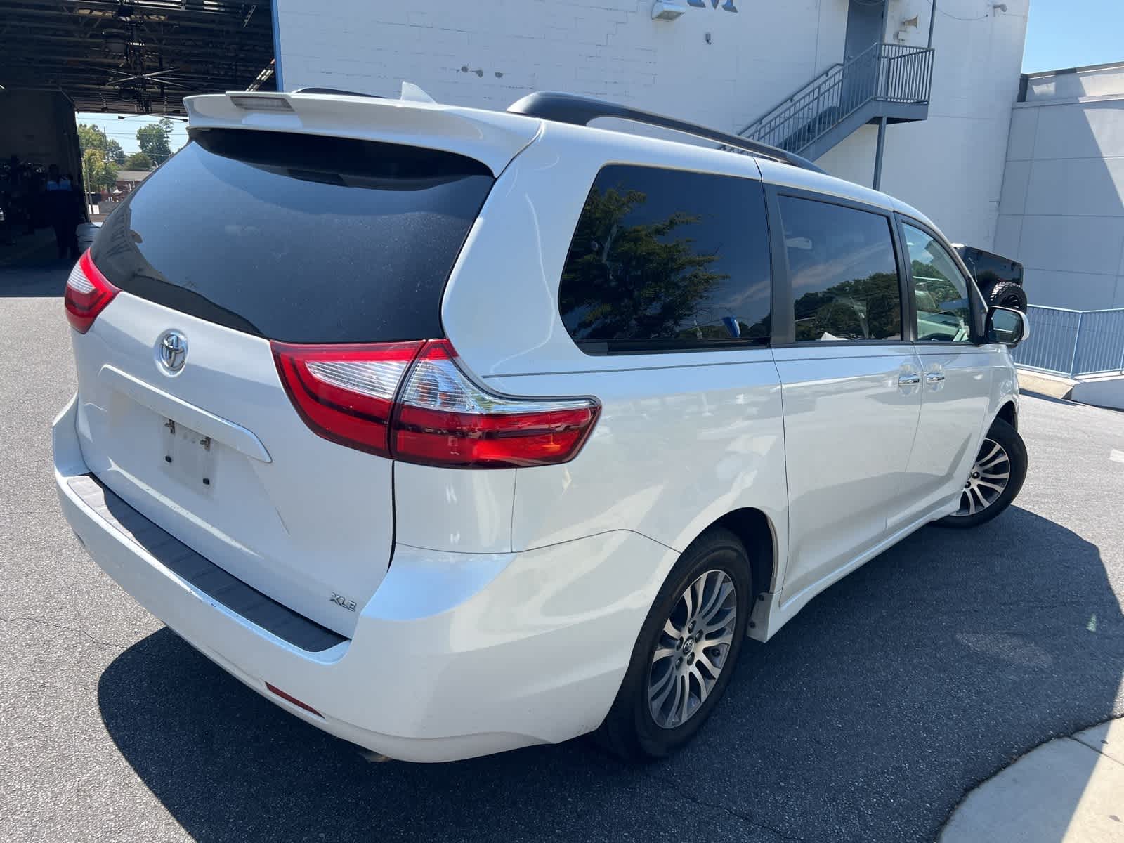 Thumbnail: 2019 Toyota Sienna - 11