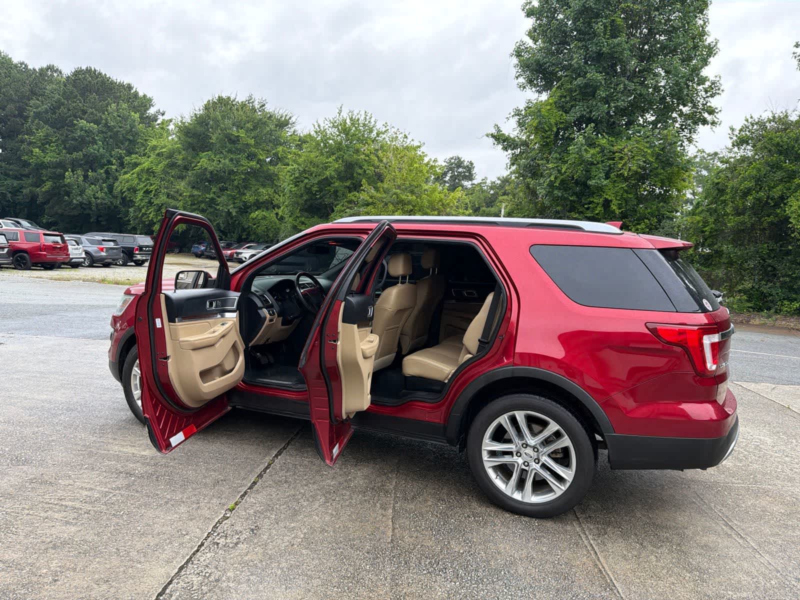 Thumbnail: 2016 Ford Explorer - 21