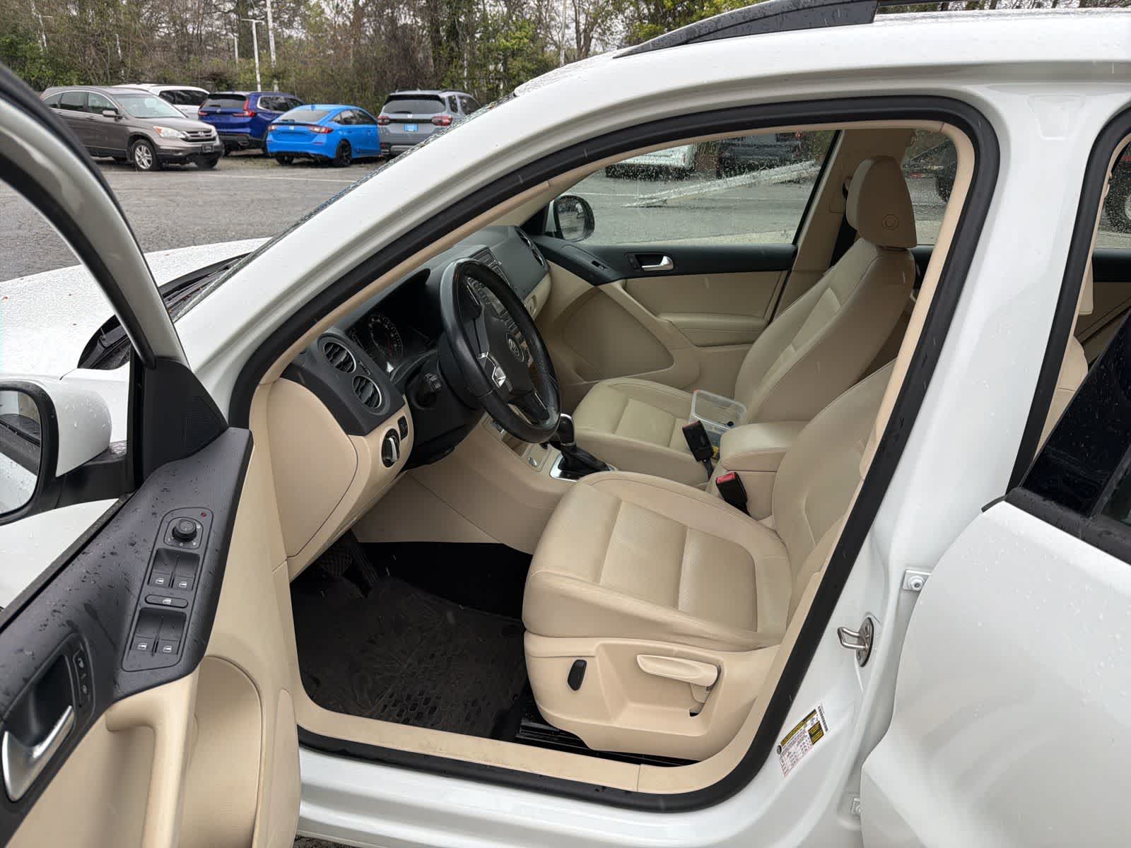 Thumbnail: 2016 Volkswagen Tiguan - 16