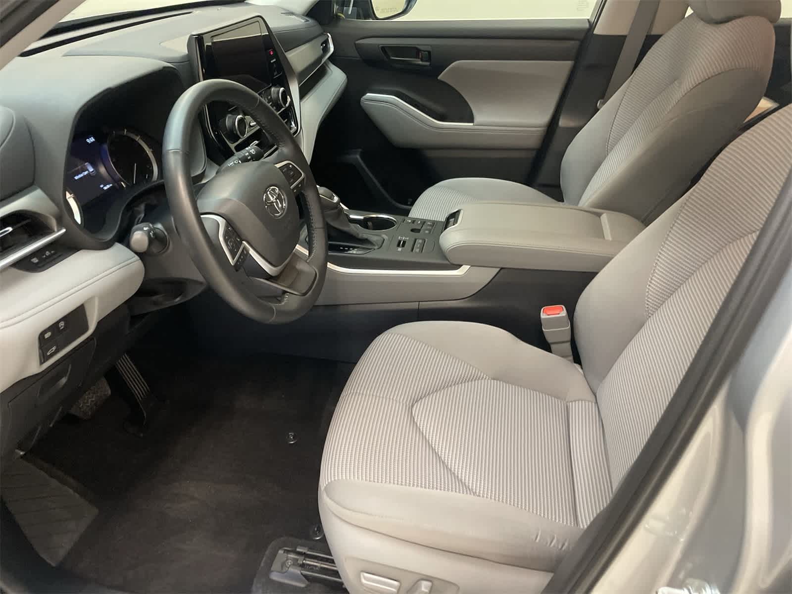 Thumbnail: 2023 Toyota Highlander - 16