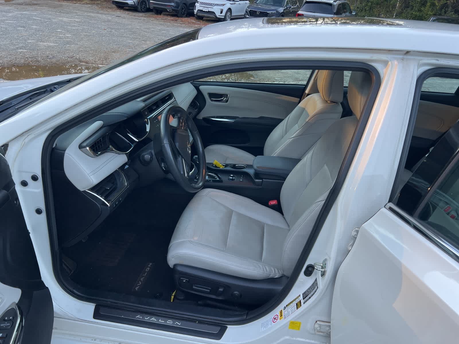 Thumbnail: 2014 Toyota Avalon - 16