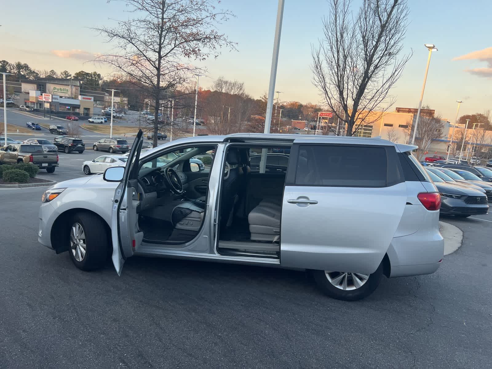 Thumbnail: 2016 Kia Sedona - 18