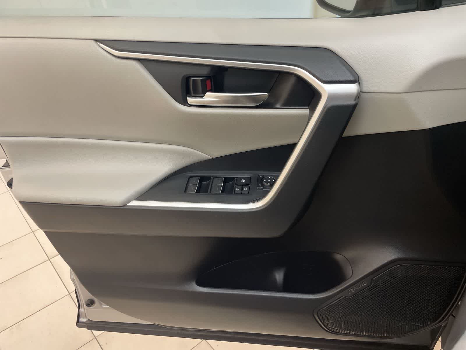 Thumbnail: 2023 Toyota RAV4 - 15