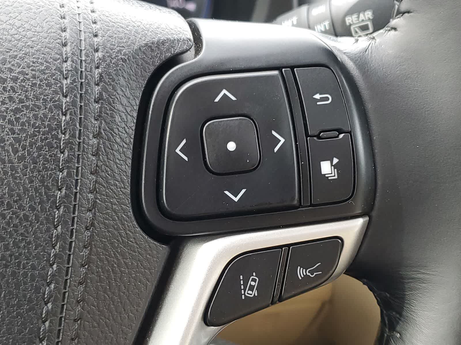 Thumbnail: 2017 Toyota Highlander - 14