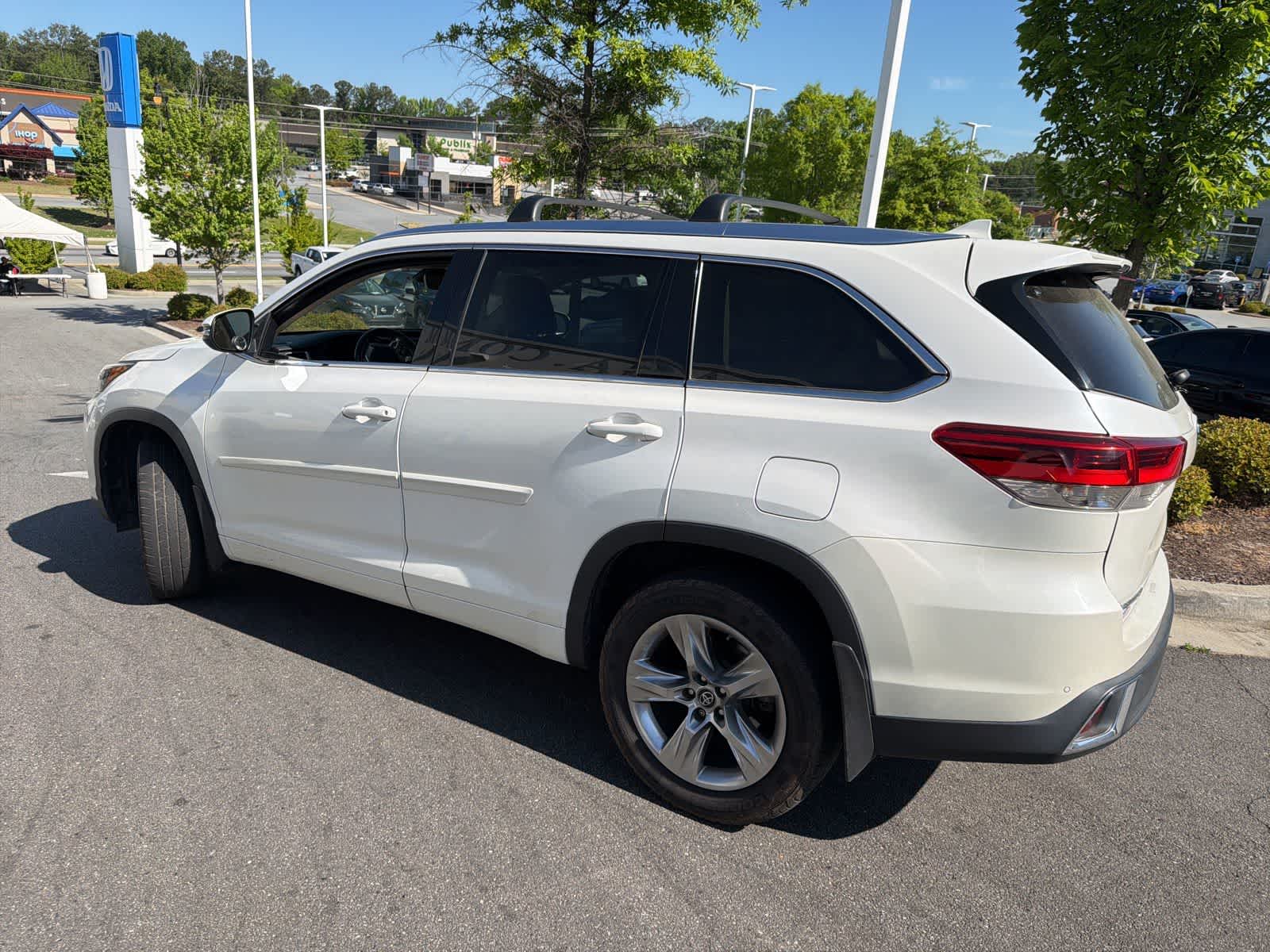 Thumbnail: 2017 Toyota Highlander - 7