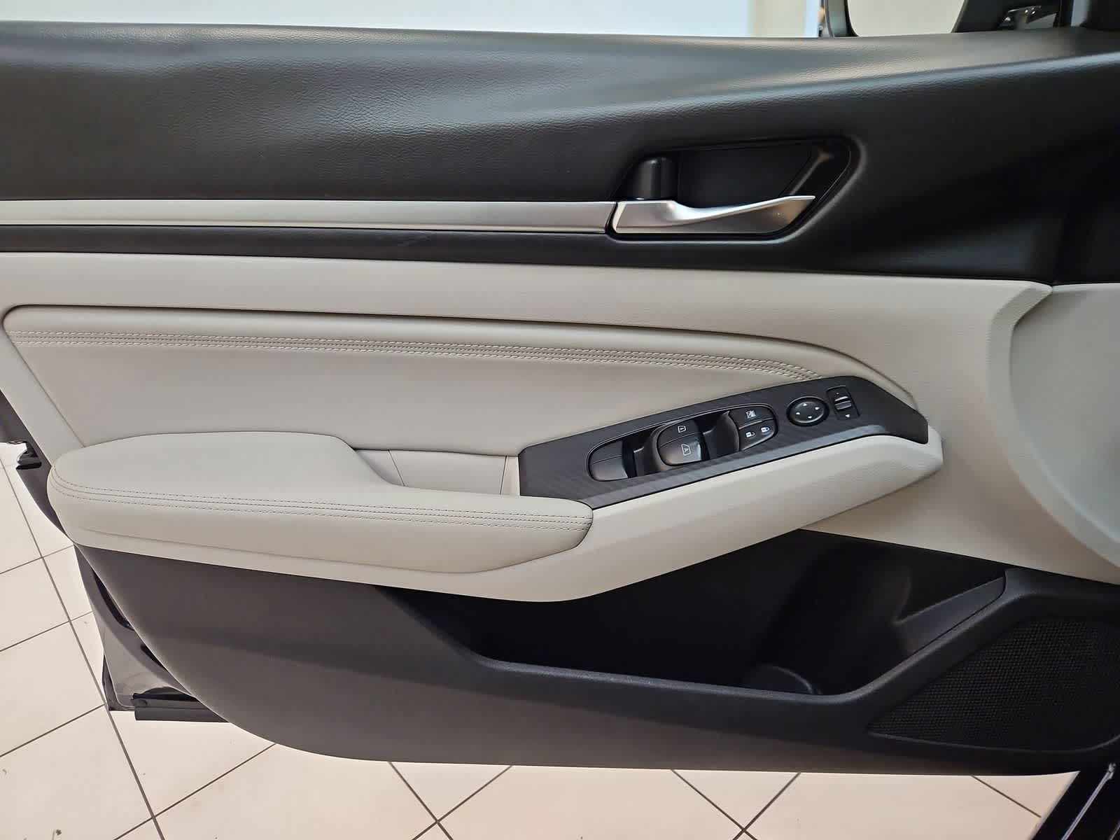 2019 Nissan Altima SV - Photo 15