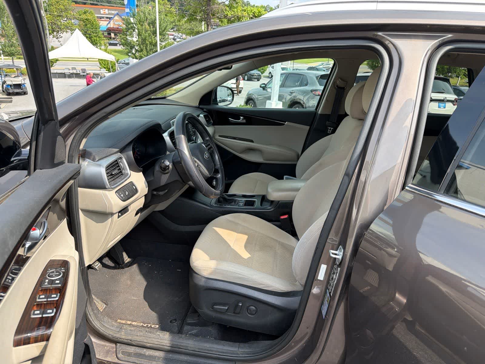 Thumbnail: 2019 Kia Sorento - 17