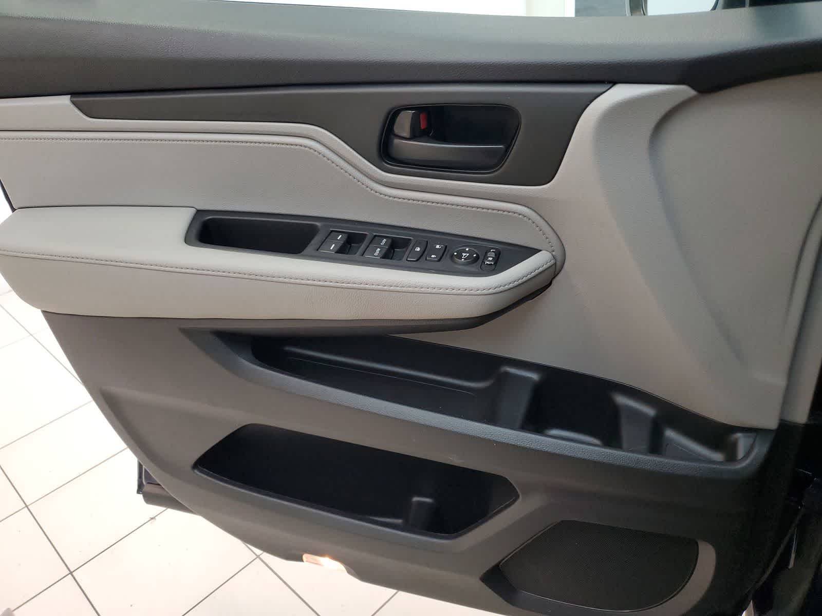 Thumbnail: 2021 Honda Odyssey - 14