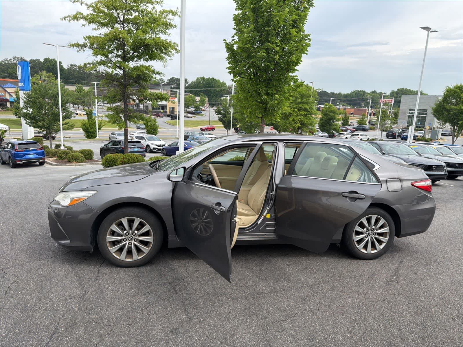 Thumbnail: 2015 Toyota Camry - 19