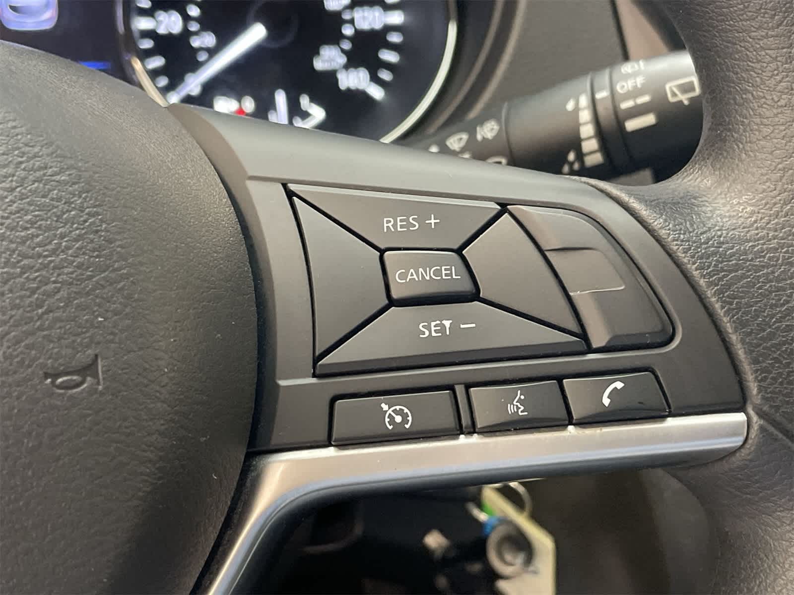 Thumbnail: 2020 Nissan Rogue Sport - 10