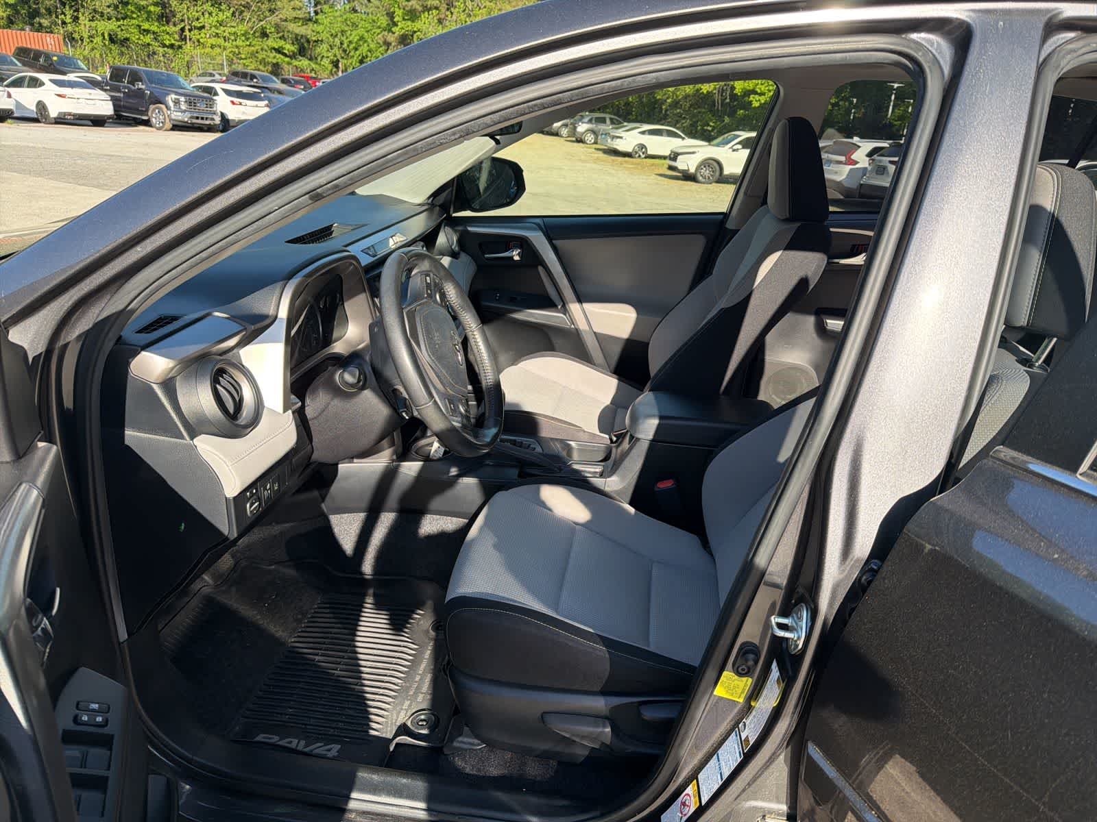 Thumbnail: 2018 Toyota RAV4 - 16