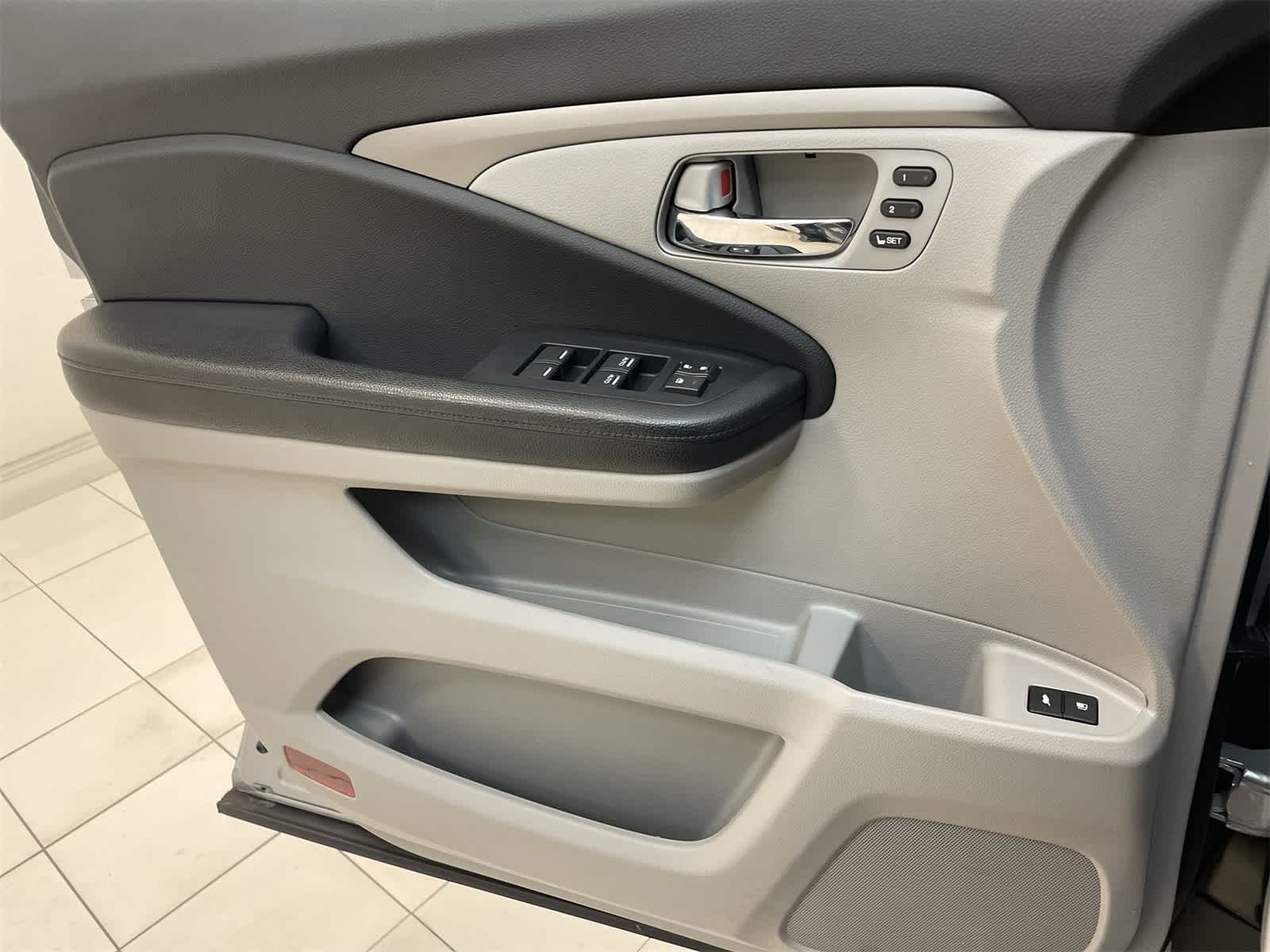 Thumbnail: 2019 Honda Pilot - 16