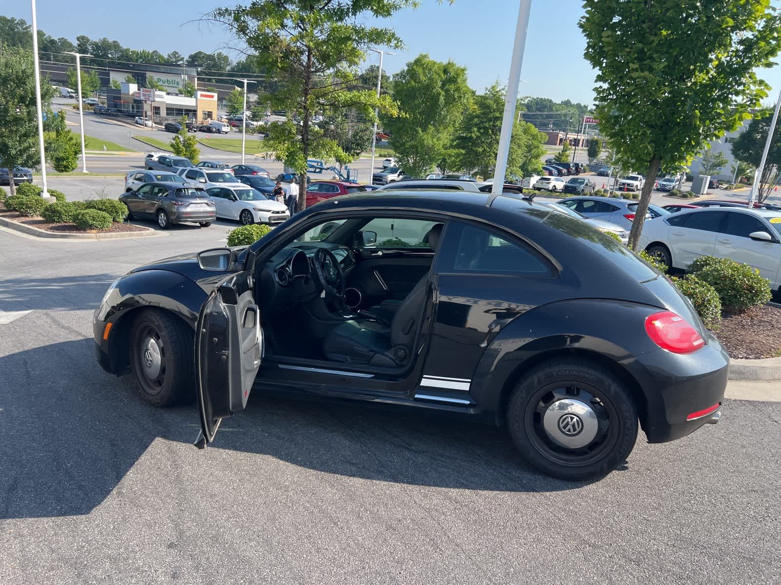 Thumbnail: 2013 Volkswagen Beetle - 17