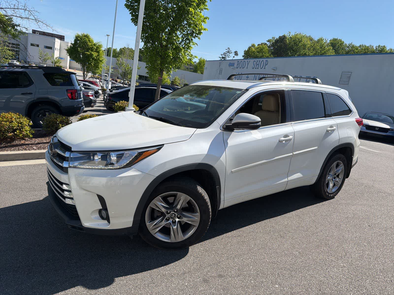 Thumbnail: 2017 Toyota Highlander - 4