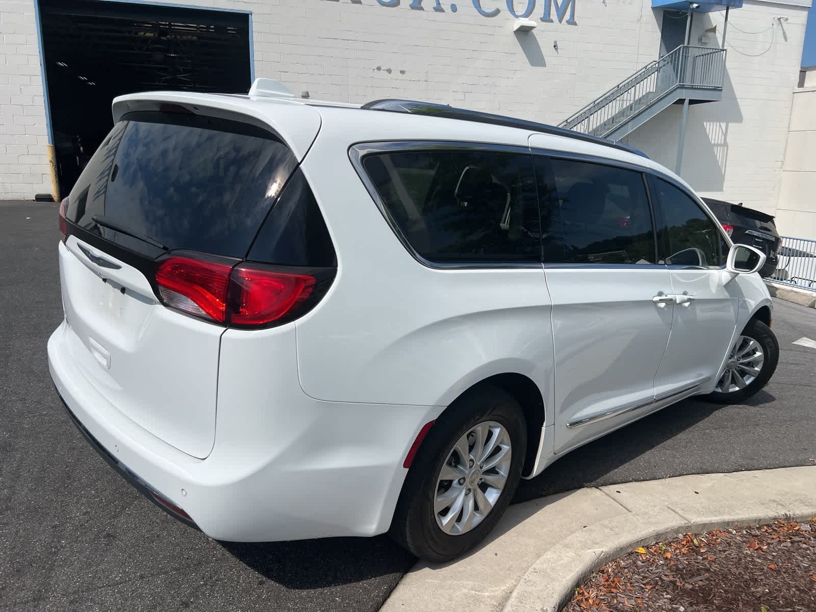 Thumbnail: 2019 Chrysler Pacifica - 9