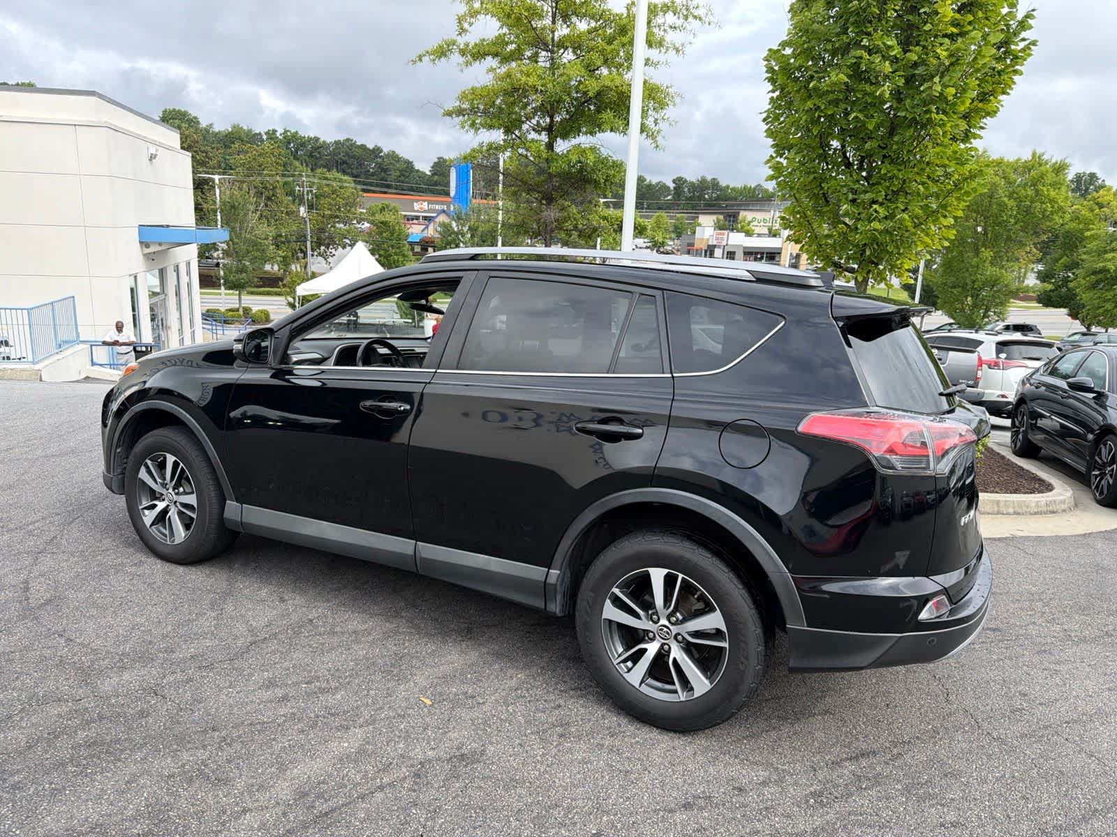 Thumbnail: 2018 Toyota RAV4 - 8