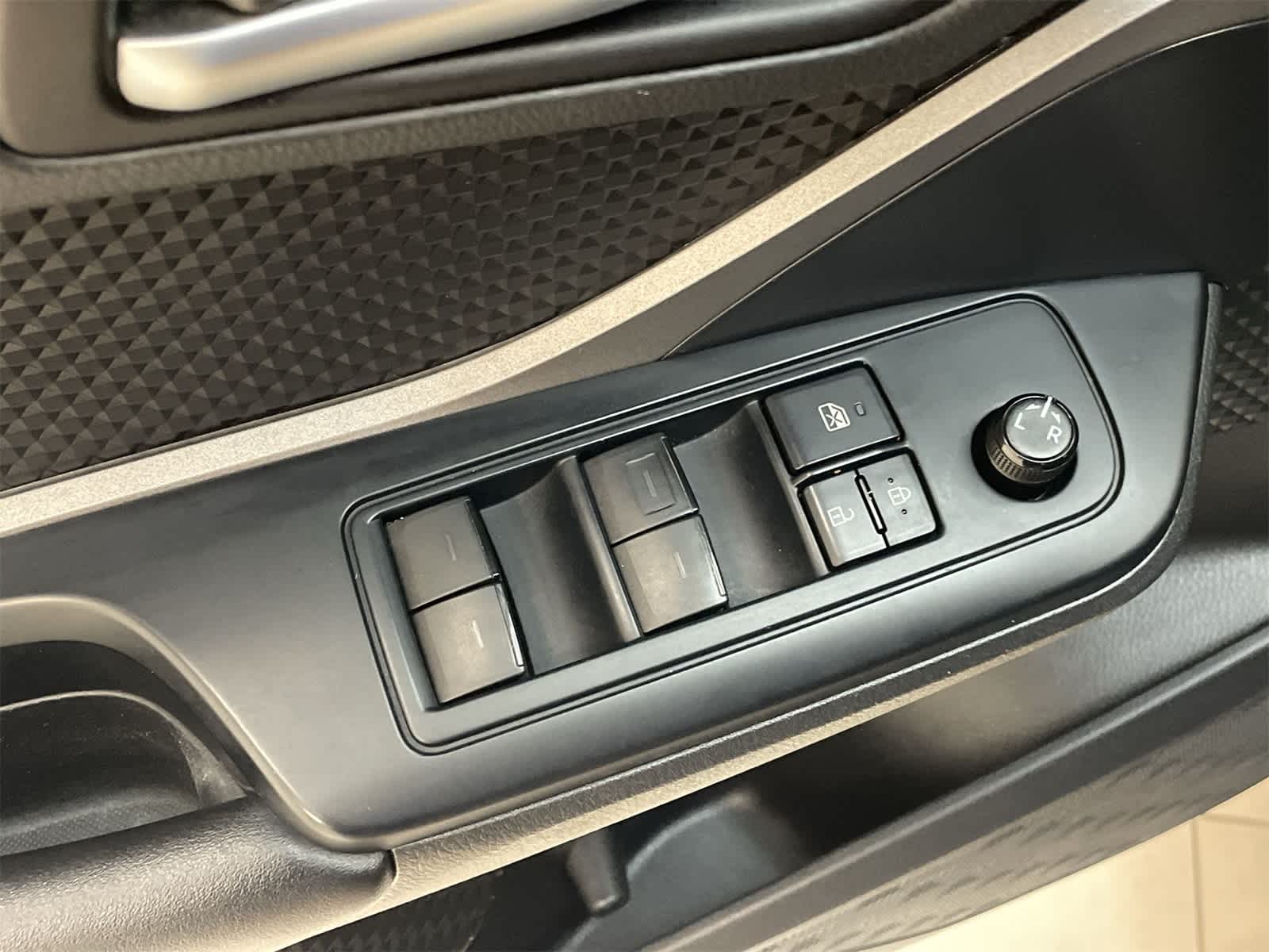 Thumbnail: 2021 Toyota C-HR - 14