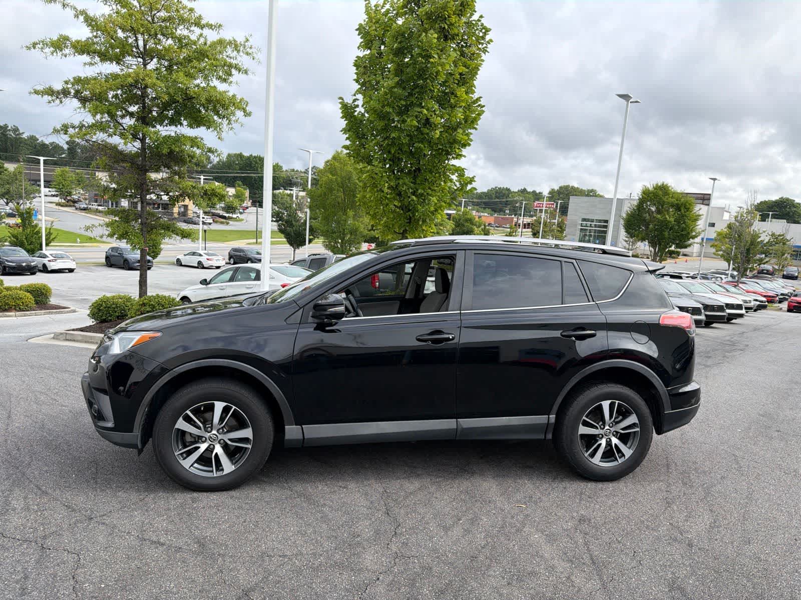 Thumbnail: 2018 Toyota RAV4 - 7