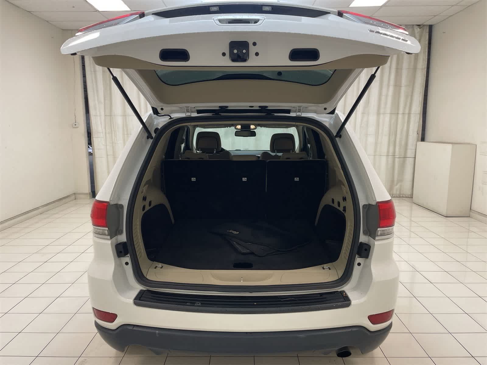 Thumbnail: 2014 Jeep Grand Cherokee - 19