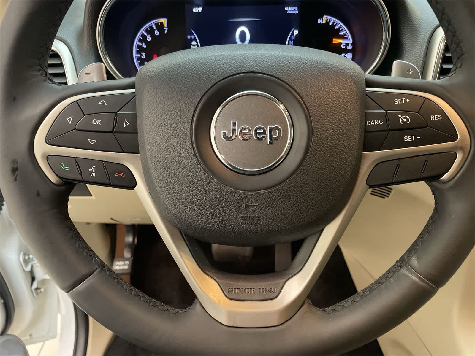 Thumbnail: 2014 Jeep Grand Cherokee - 8