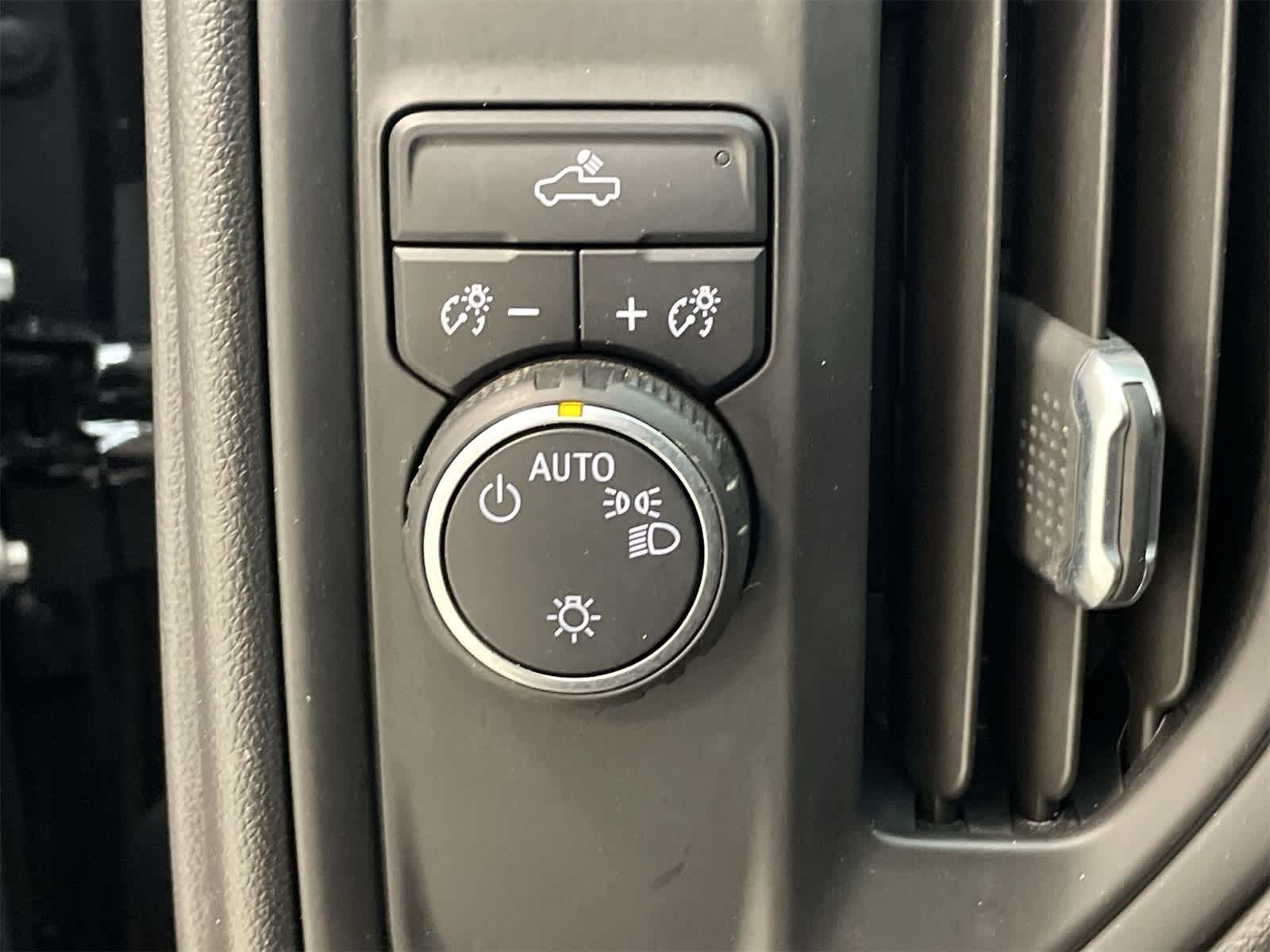 Thumbnail: 2021 Chevrolet Silverado 1500 - 28