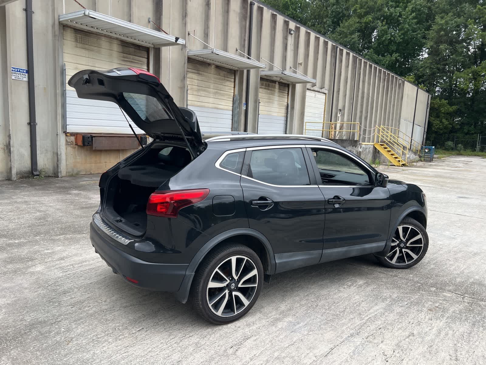 Thumbnail: 2017 Nissan Rogue Sport - 11