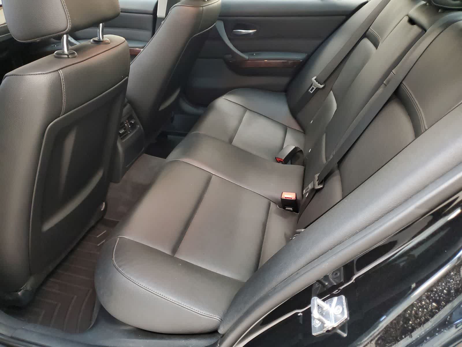 Thumbnail: 2011 BMW 3 Series - 17