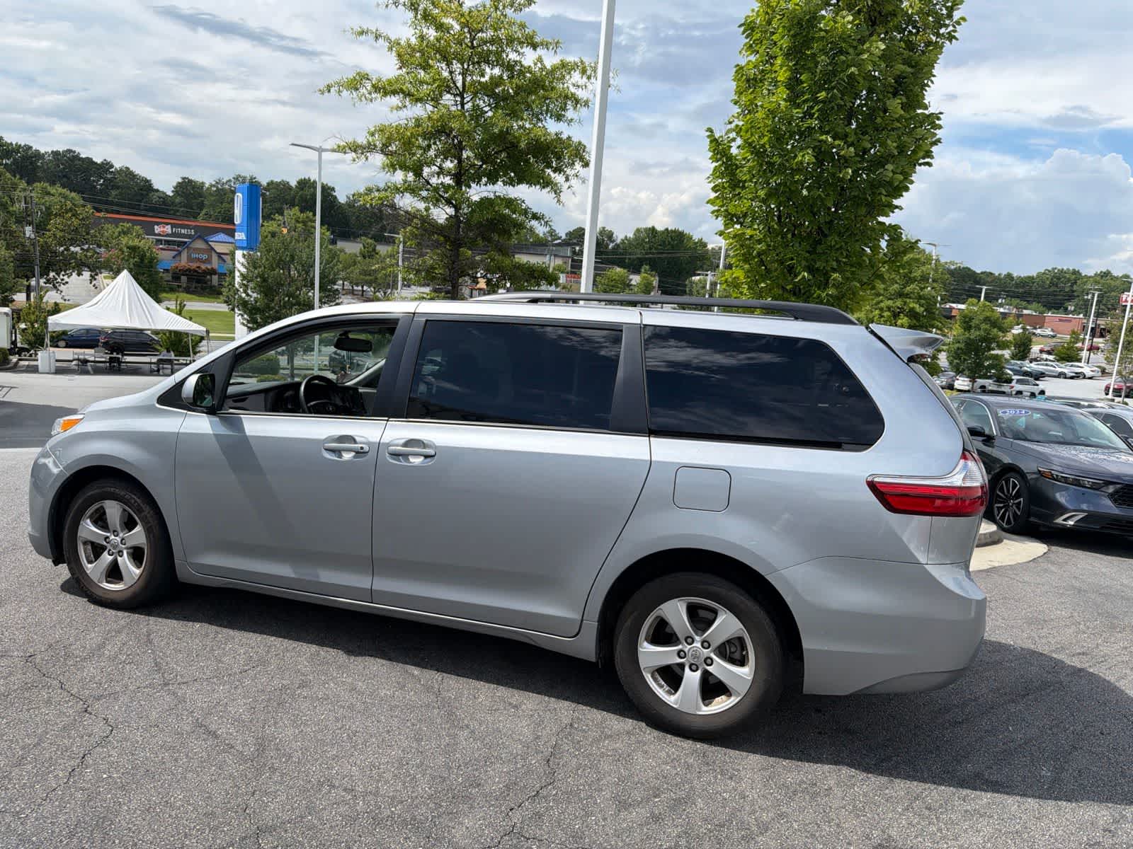 Thumbnail: 2016 Toyota Sienna - 7