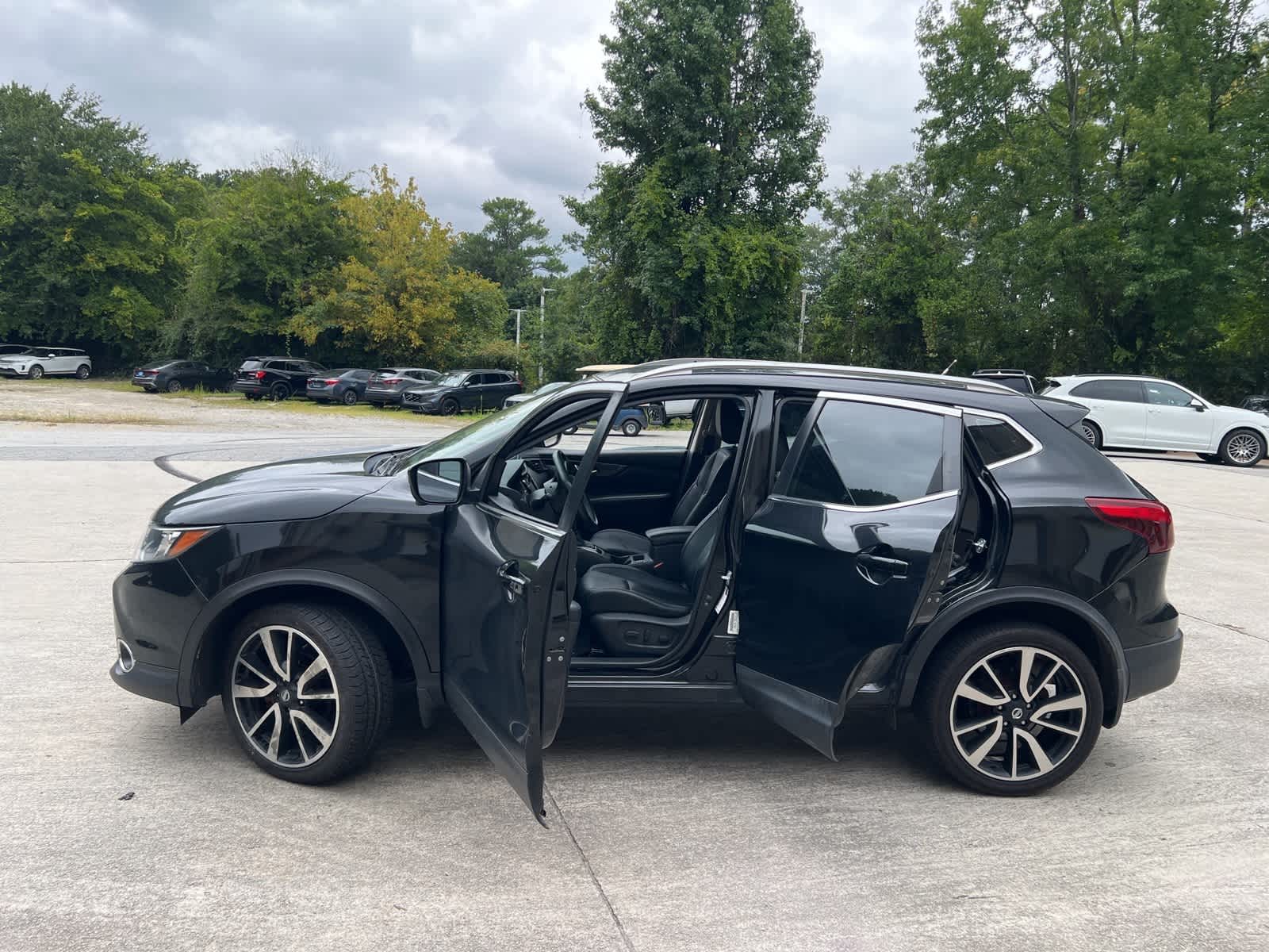 Thumbnail: 2017 Nissan Rogue Sport - 18
