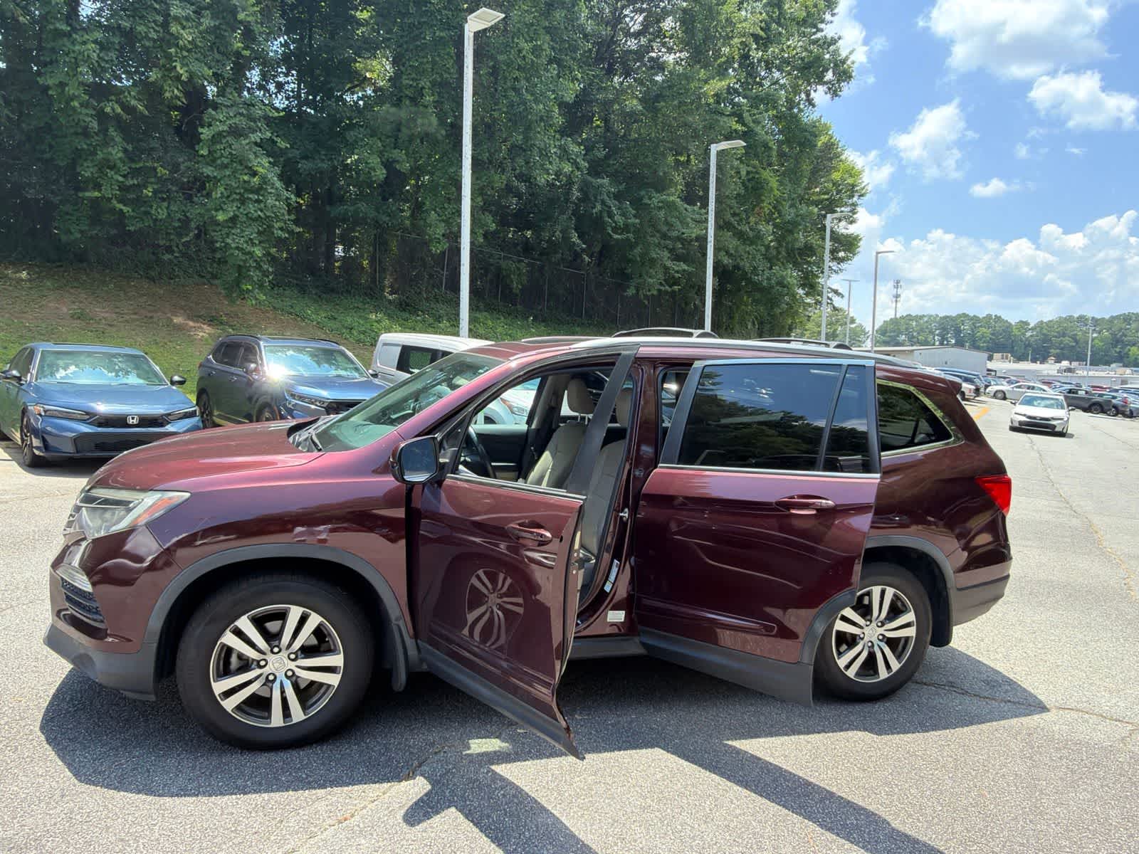 Thumbnail: 2016 Honda Pilot - 19