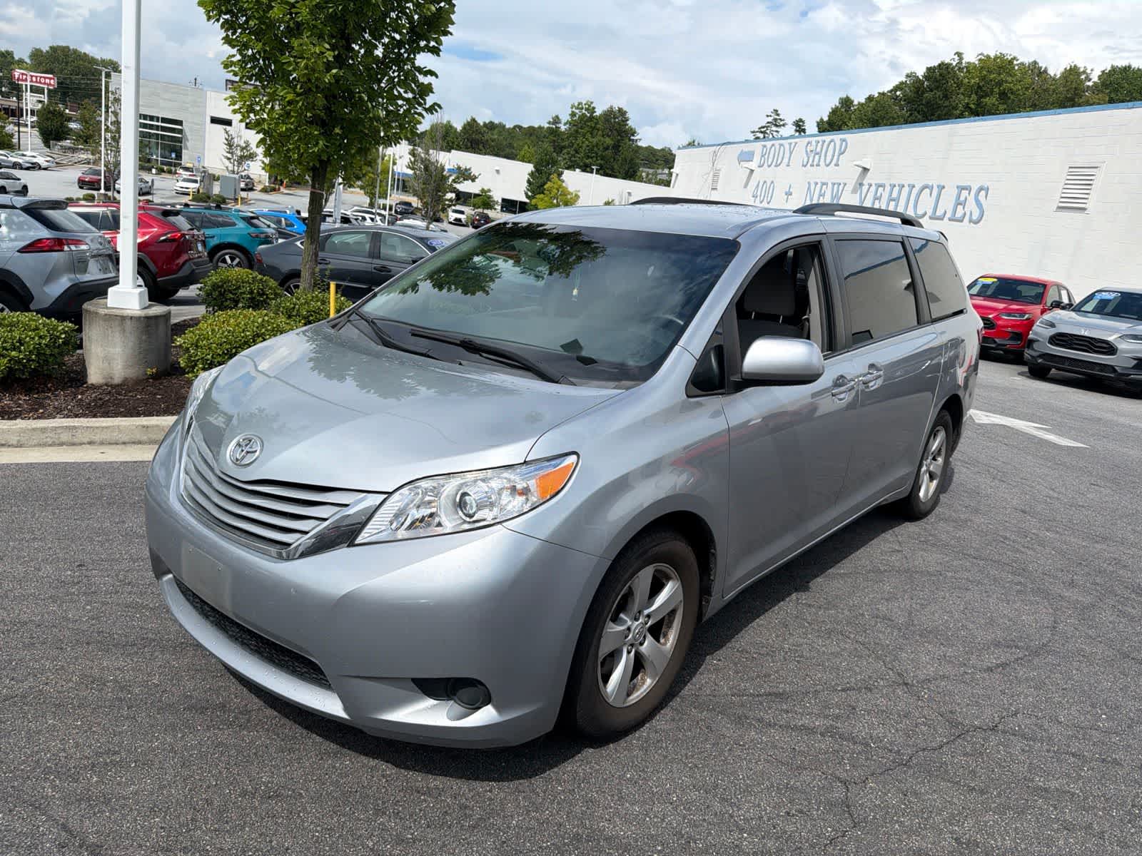 Thumbnail: 2016 Toyota Sienna - 3