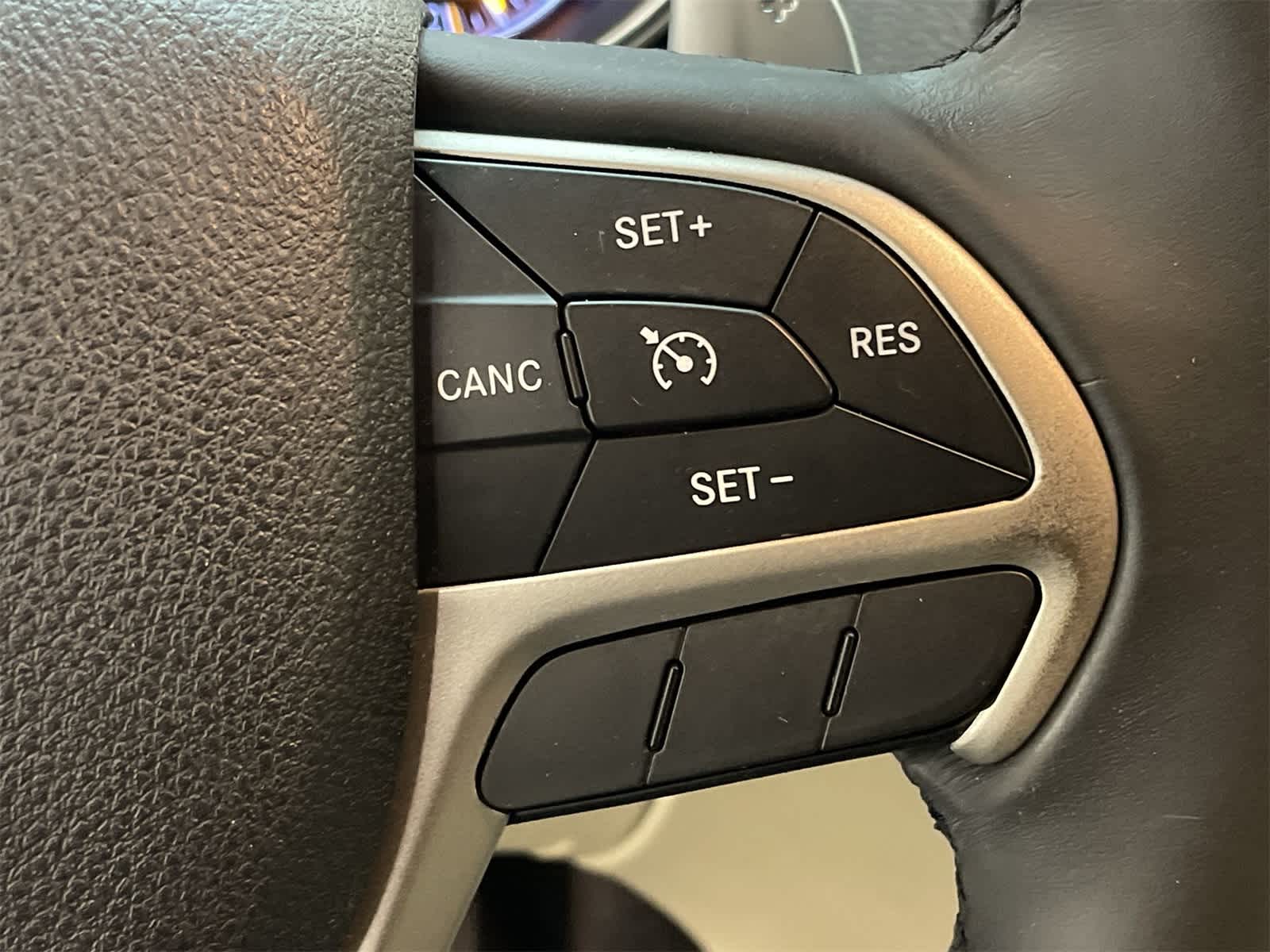 Thumbnail: 2014 Jeep Grand Cherokee - 10