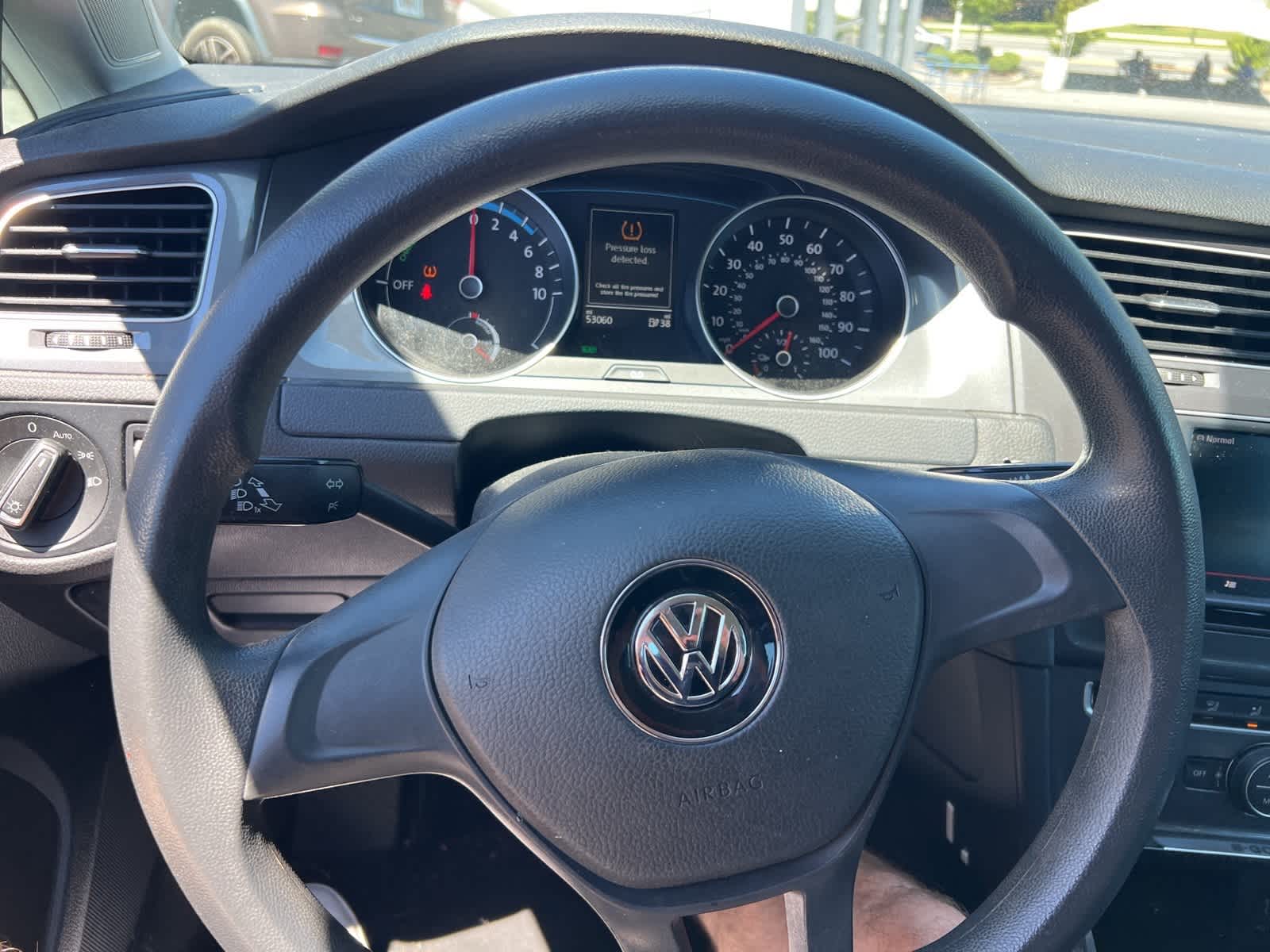 Thumbnail: 2016 Volkswagen e-Golf - 21
