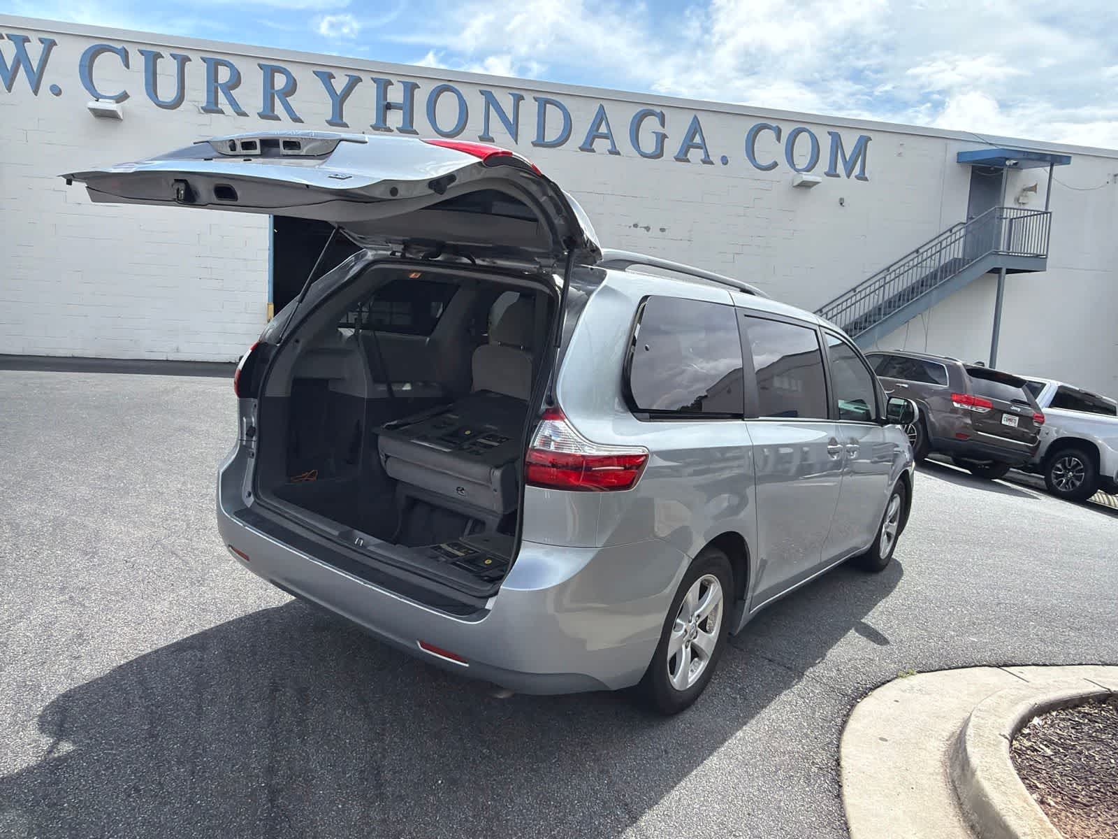 Thumbnail: 2016 Toyota Sienna - 10