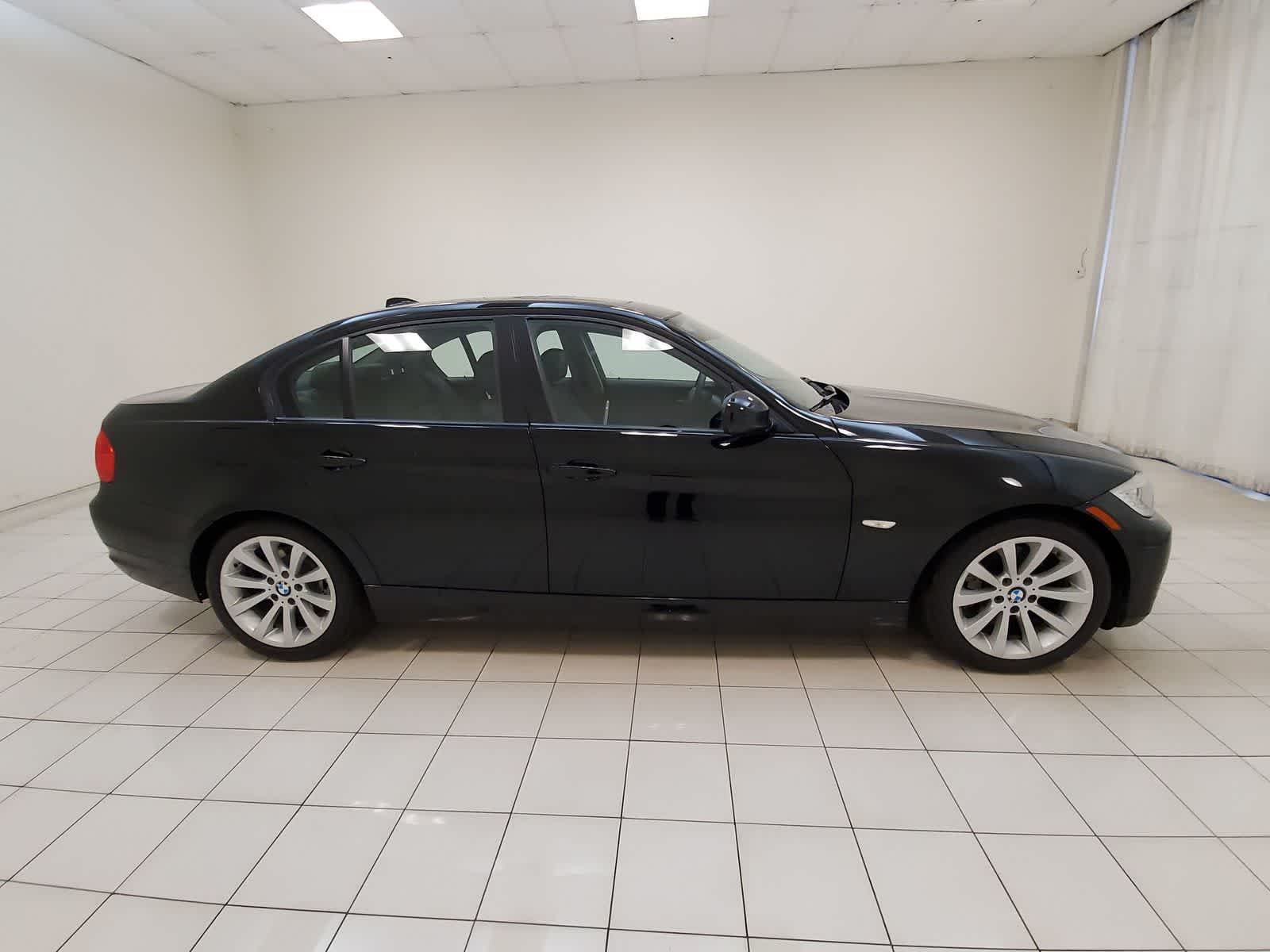 Thumbnail: 2011 BMW 3 Series - 23