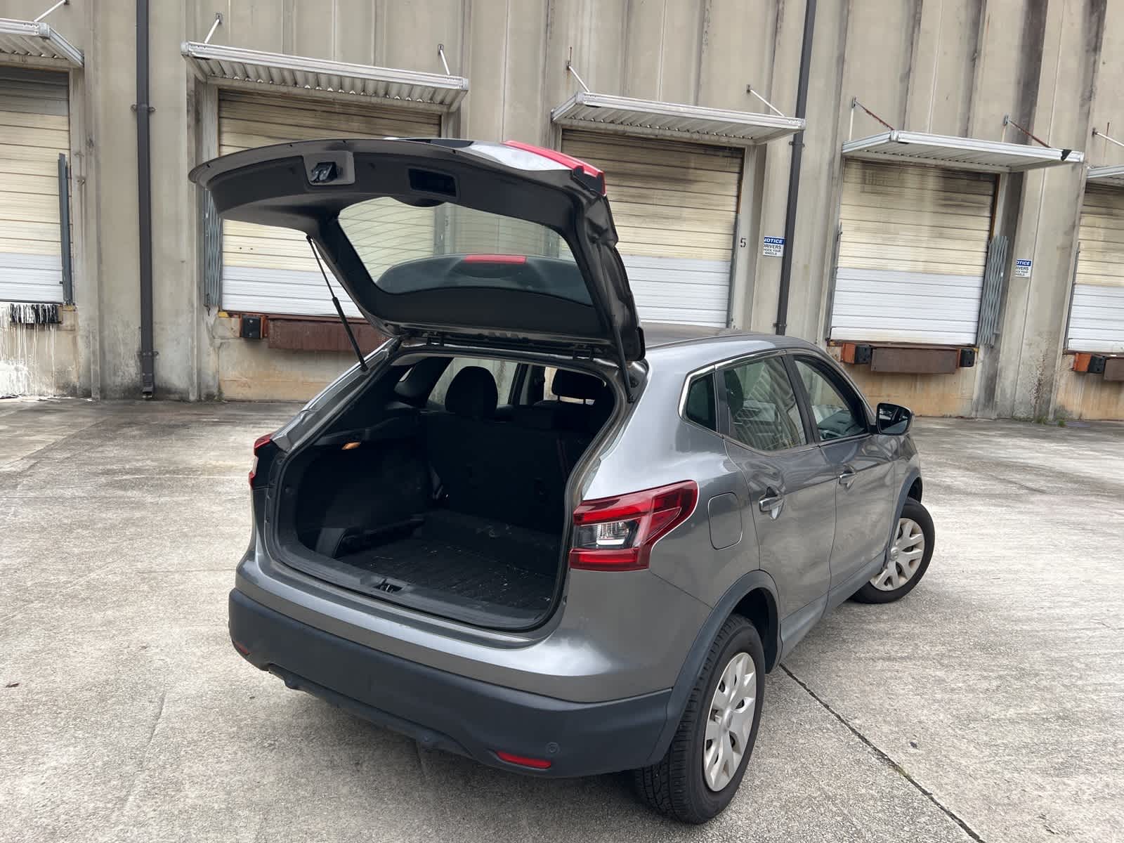 Thumbnail: 2020 Nissan Rogue Sport - 10