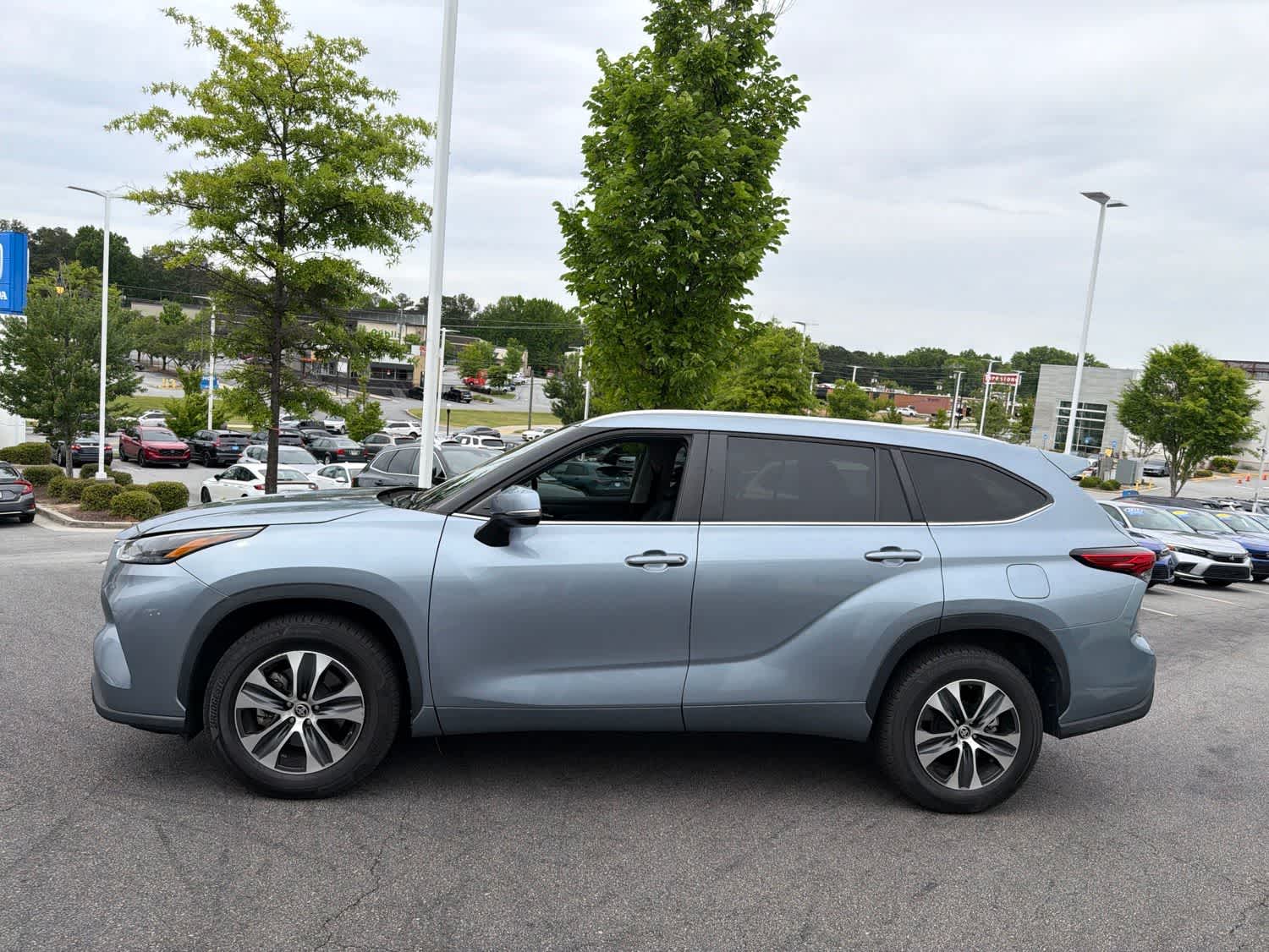 Thumbnail: 2023 Toyota Highlander - 6